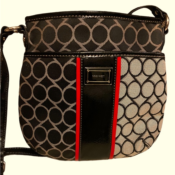 Nine West Handbags - Nine West crossbody purse